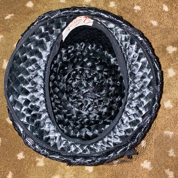 Vintage black Valerie Modes straw hat with netting and bow - Picture 9 of 15